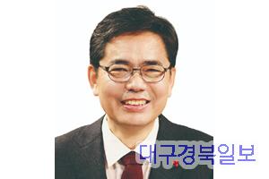"김해 신공항 확장사업은 유지돼야"